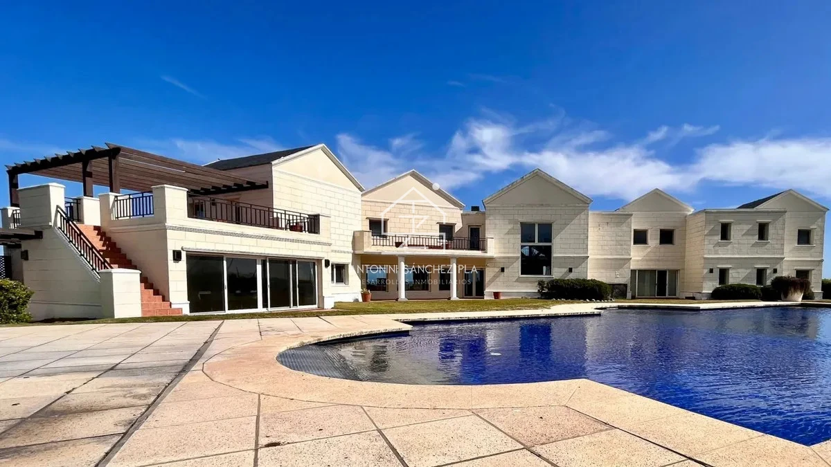 Casa ID.3123 - Venta Mansión Primera linea playa mansa