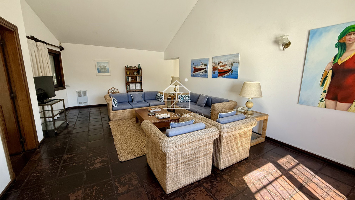 Casa ID.2699 - Venta Exclusiva CASA 8 Dormitorios Peninsula Punta Del este 
