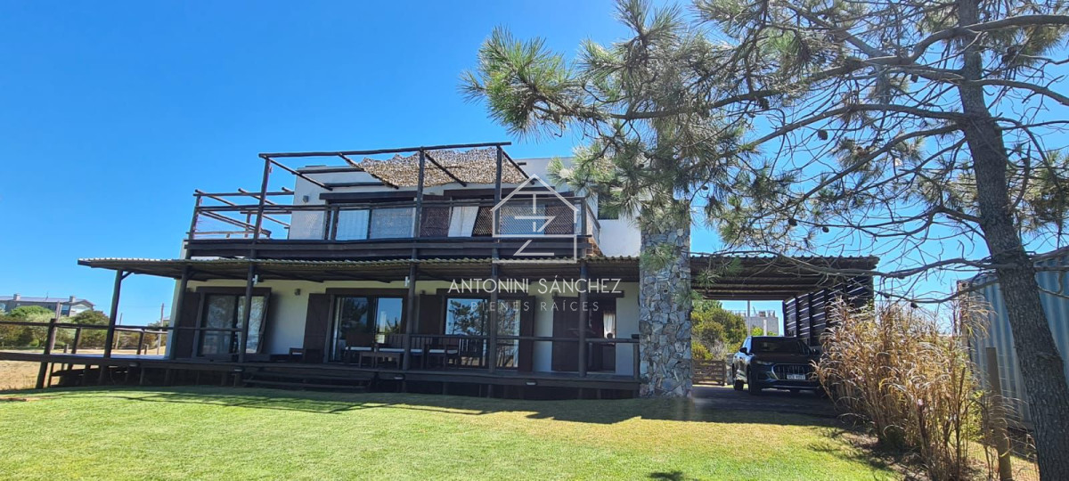 Casa ID.2394 - ESPECTACULAR CHALET EARENAS DE JOSE IGNACIO 