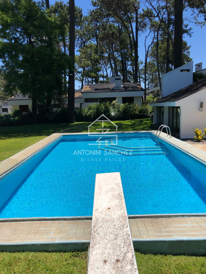 Casa ID.3747 - HERMOSA RESIDENCIA EN CANTEGRIL 