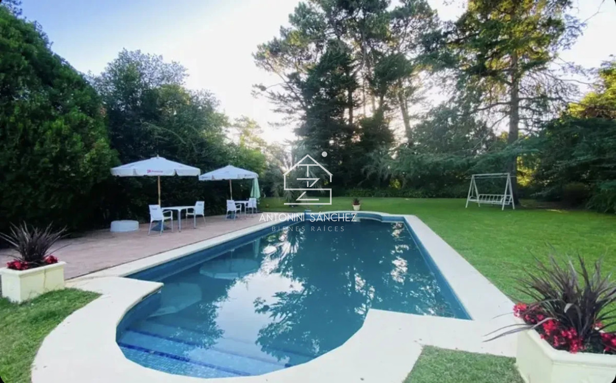 Casa ID.5044 - CASA EN ALQUILER ANUAL EN PUNTA DEL ESTE IDEAL RESIDENCIA O EMPRESAS