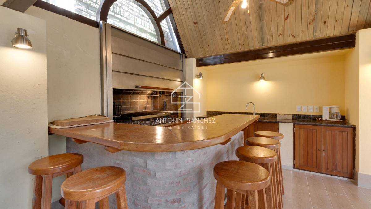 Casa ID.2721 - Venta casa 5 dormitorios 4 baños Mansa
