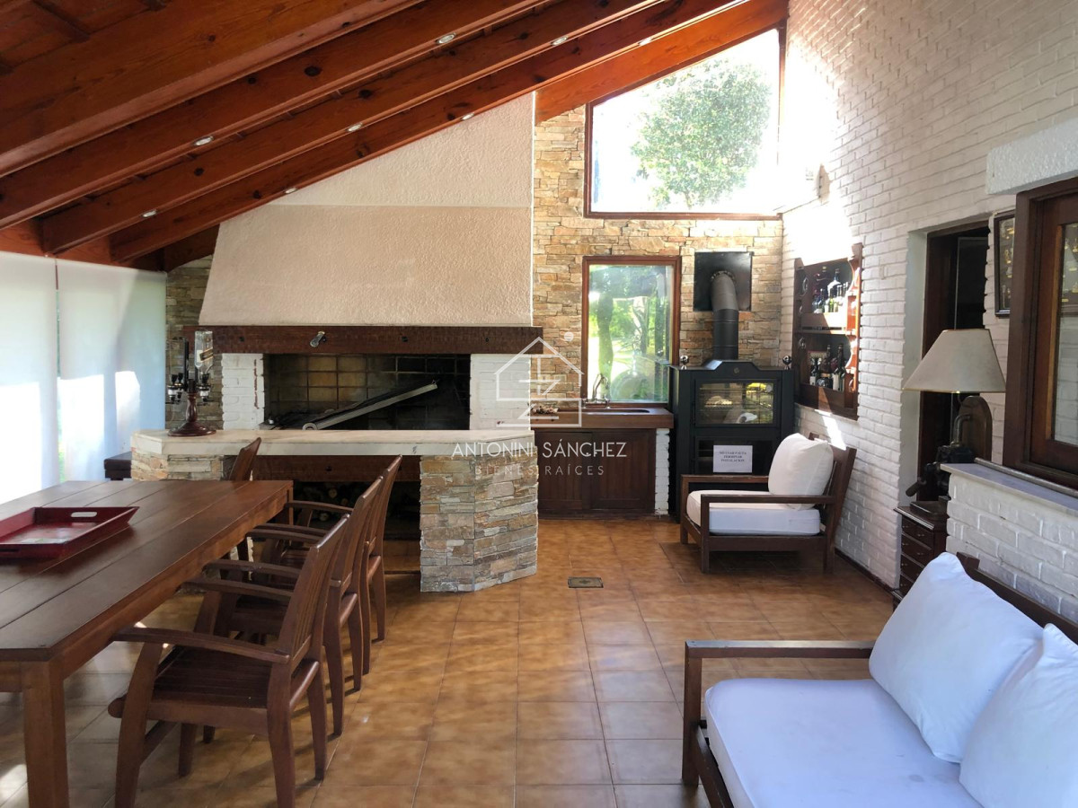 Casa ID.3747 - HERMOSA RESIDENCIA EN CANTEGRIL 