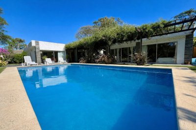 VENTA DE CASA EN PUNTA DEL ESTE 