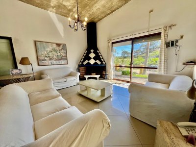 VENTA CASA 3 DORMITORIO PUNTA BALLENA-CLUB DEL LAGO