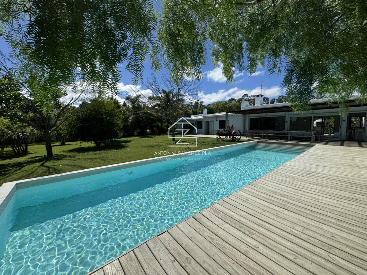 Chacra ID.715 - Alquiler temporal chacra 6 dormitorios 