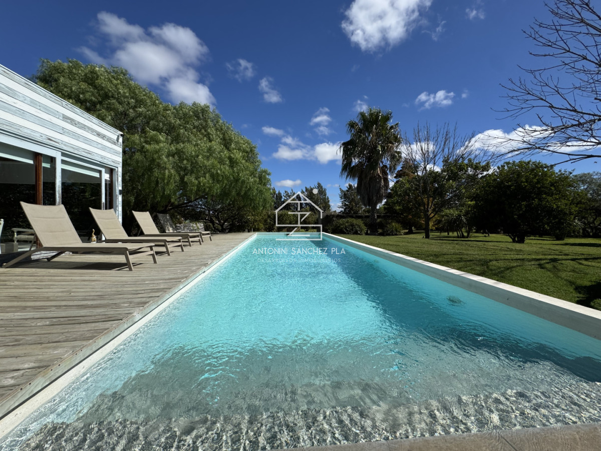 Chacra ID.715 - Alquiler temporal chacra 6 dormitorios 