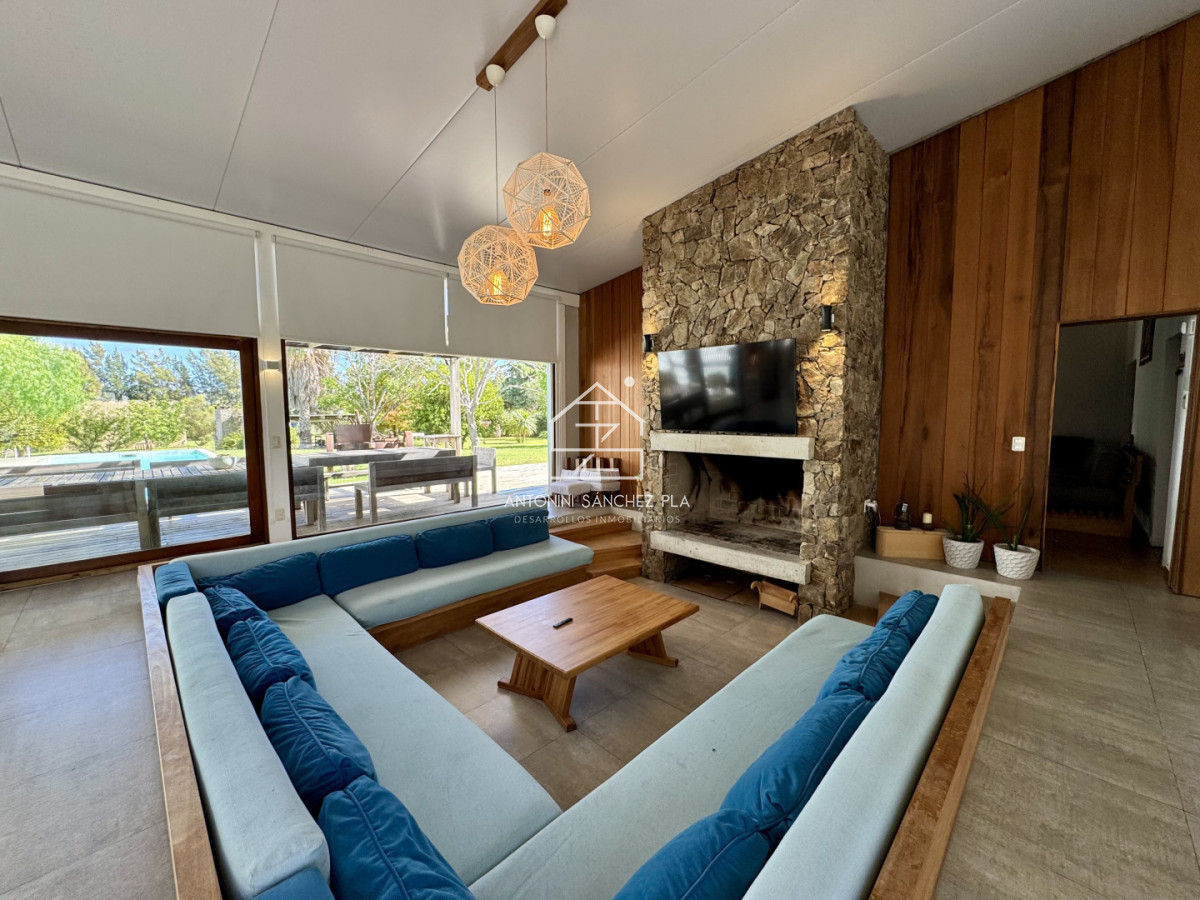 Chacra ID.715 - Alquiler temporal chacra 6 dormitorios 