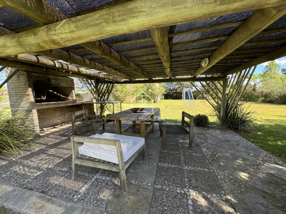 Chacra ID.715 - Alquiler temporal chacra 6 dormitorios 