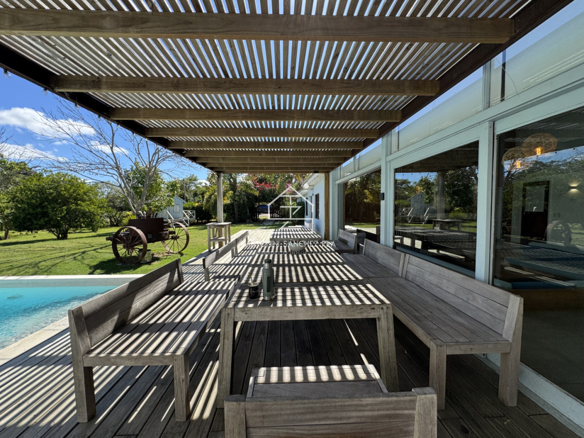 Chacra ID.715 - Alquiler temporal chacra 6 dormitorios 