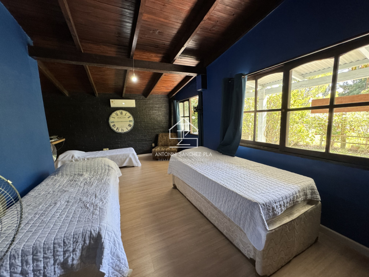 Chacra ID.715 - Alquiler temporal chacra 6 dormitorios 