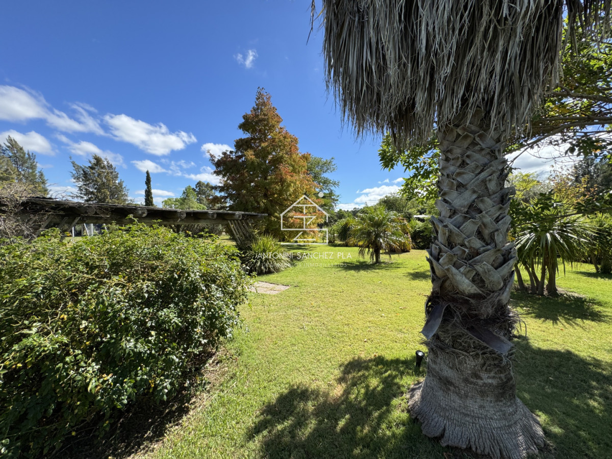 Chacra ID.715 - Alquiler temporal chacra 6 dormitorios 