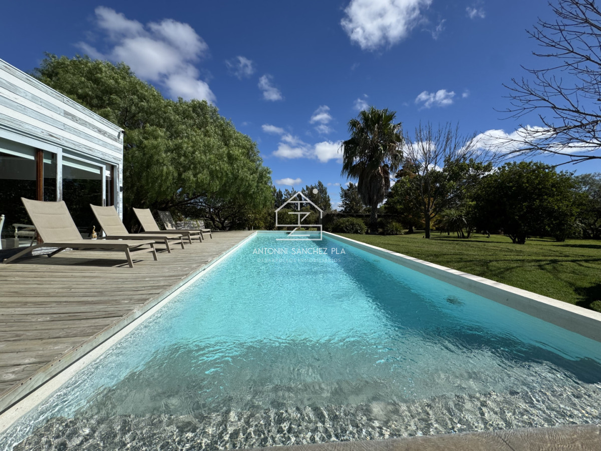 Chacra ID.715 - Alquiler temporal chacra 6 dormitorios 