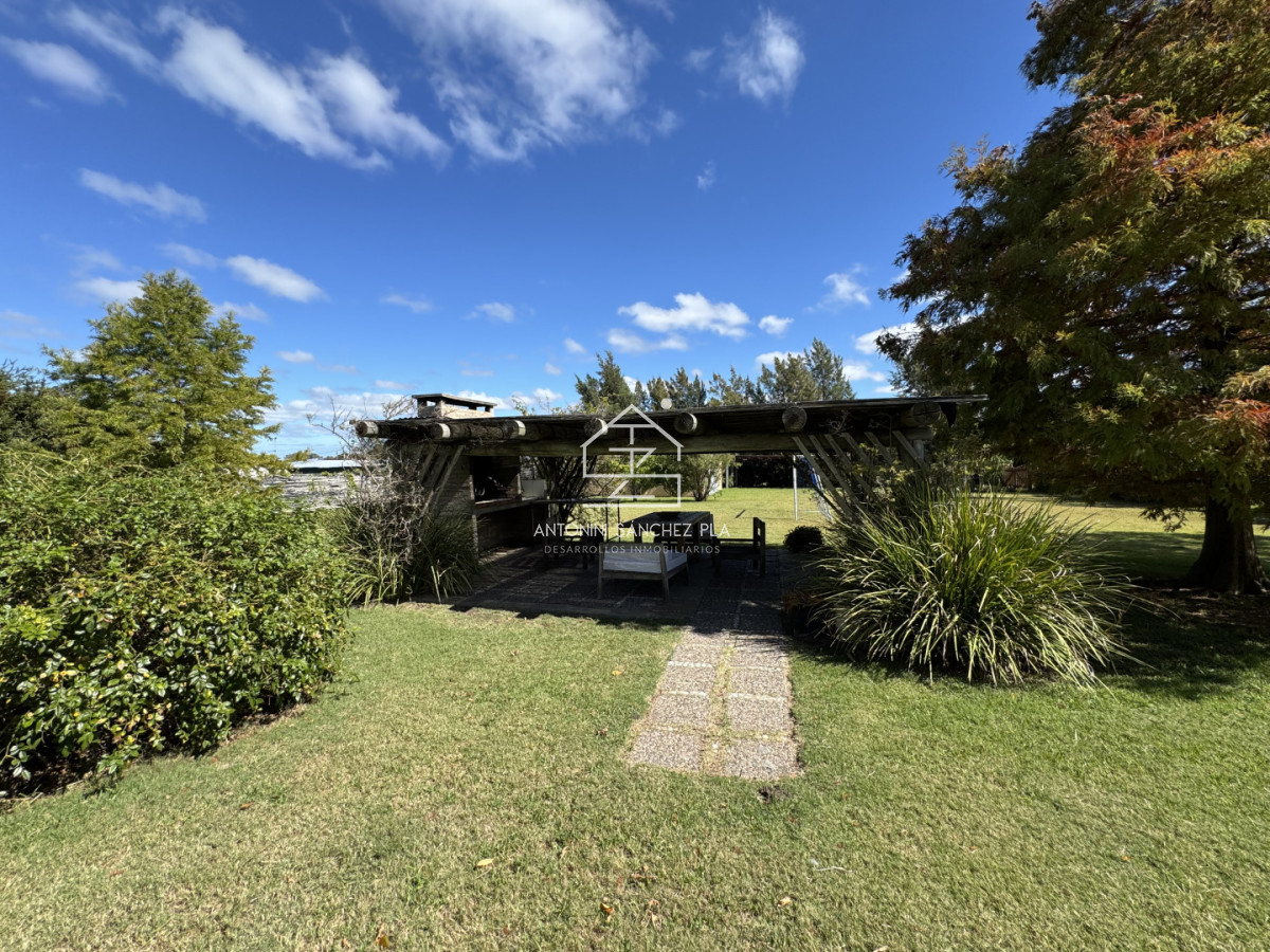 Chacra ID.715 - Alquiler temporal chacra 6 dormitorios 