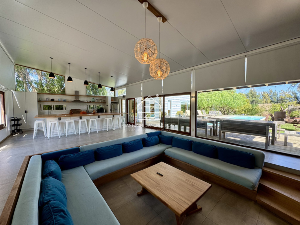 Chacra ID.715 - Alquiler temporal chacra 6 dormitorios 