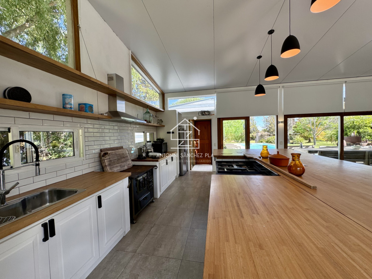 Chacra ID.715 - Alquiler temporal chacra 6 dormitorios 