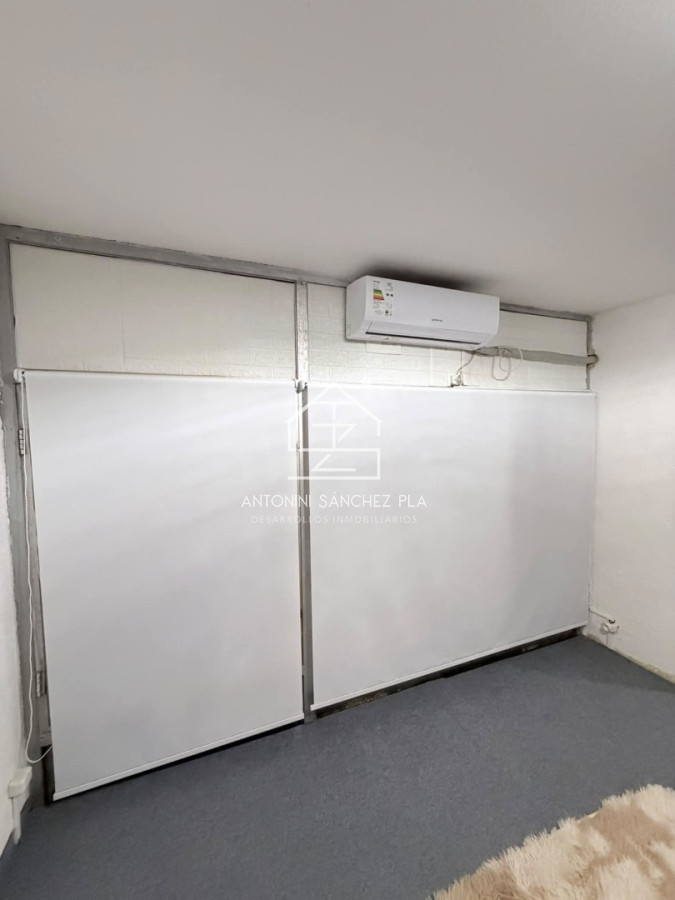 Local Comercial ID.4416 - Venta local Punta del Este Peninsula edificio torre gorlero