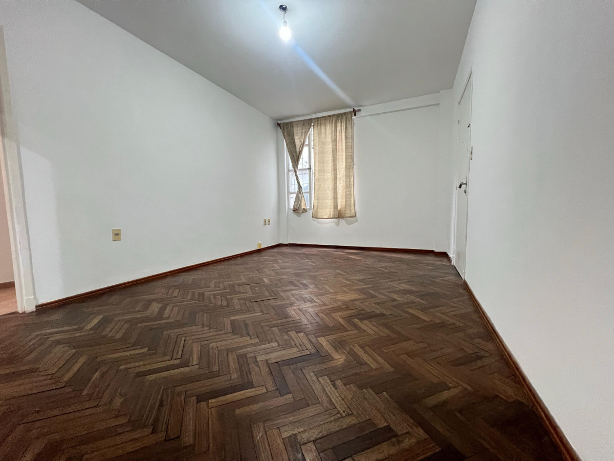 Venta Apartamento 1 Dormitorio con Patio Centro Montevideo