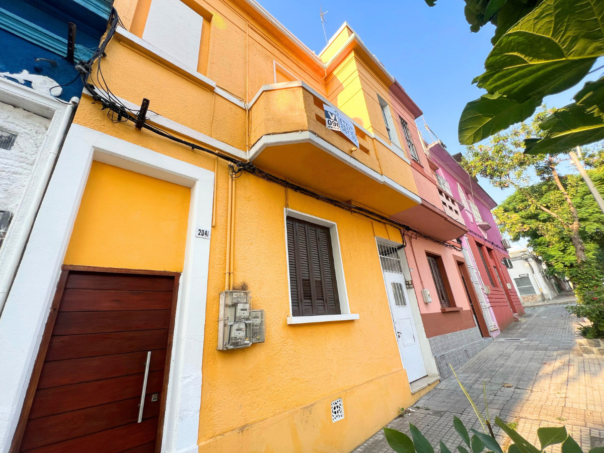 Venta Casa 1 Dormitorio La Comercial Montevideo 