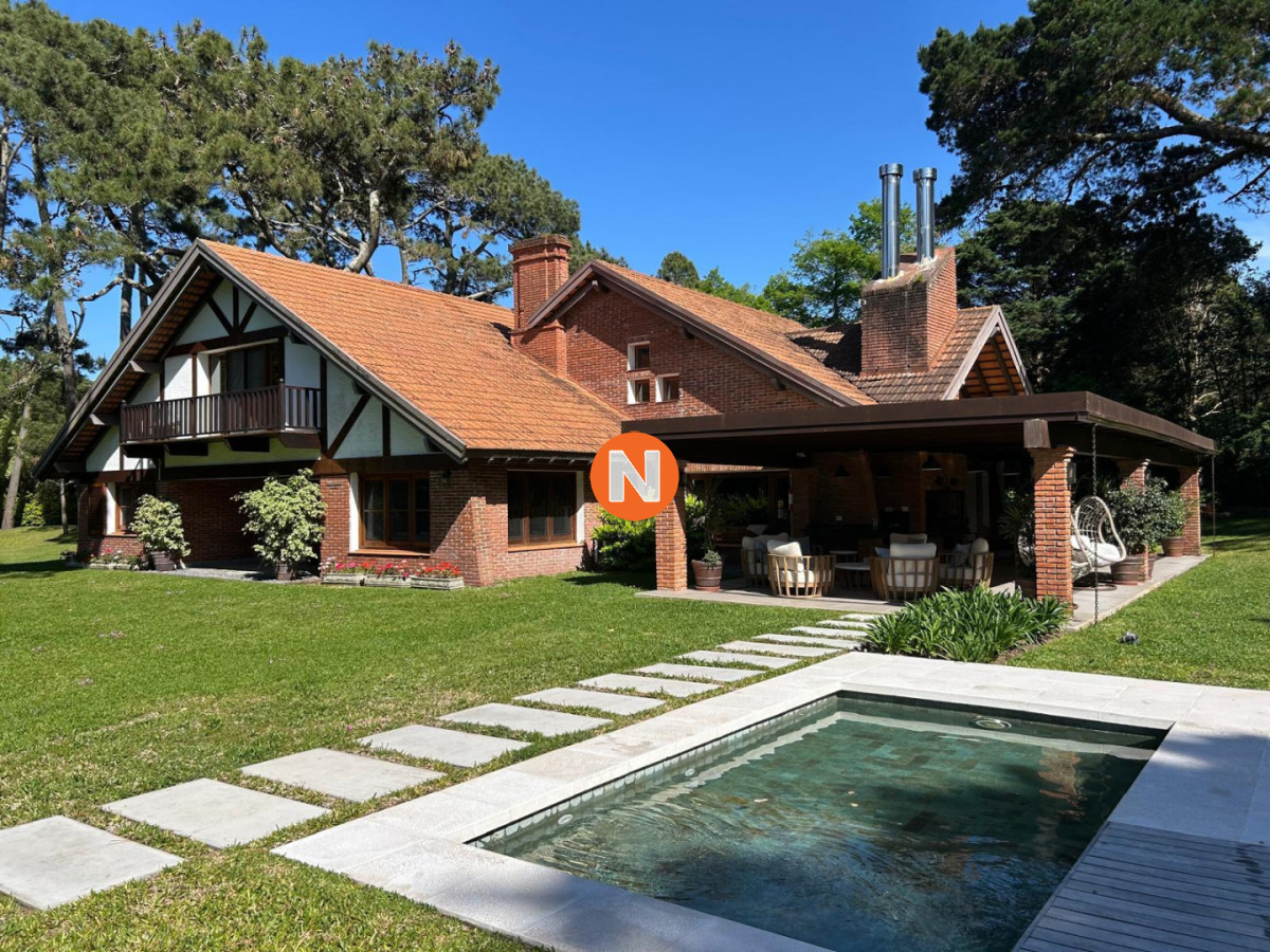 Casa Ref.224077 - Venta de Mansion en el Golf de Punta del Este 
