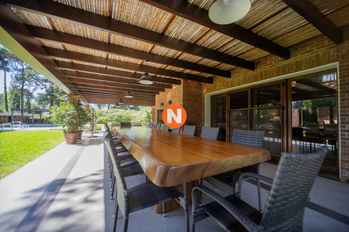 Casa Ref.224077 - Venta de Mansion en el Golf de Punta del Este 