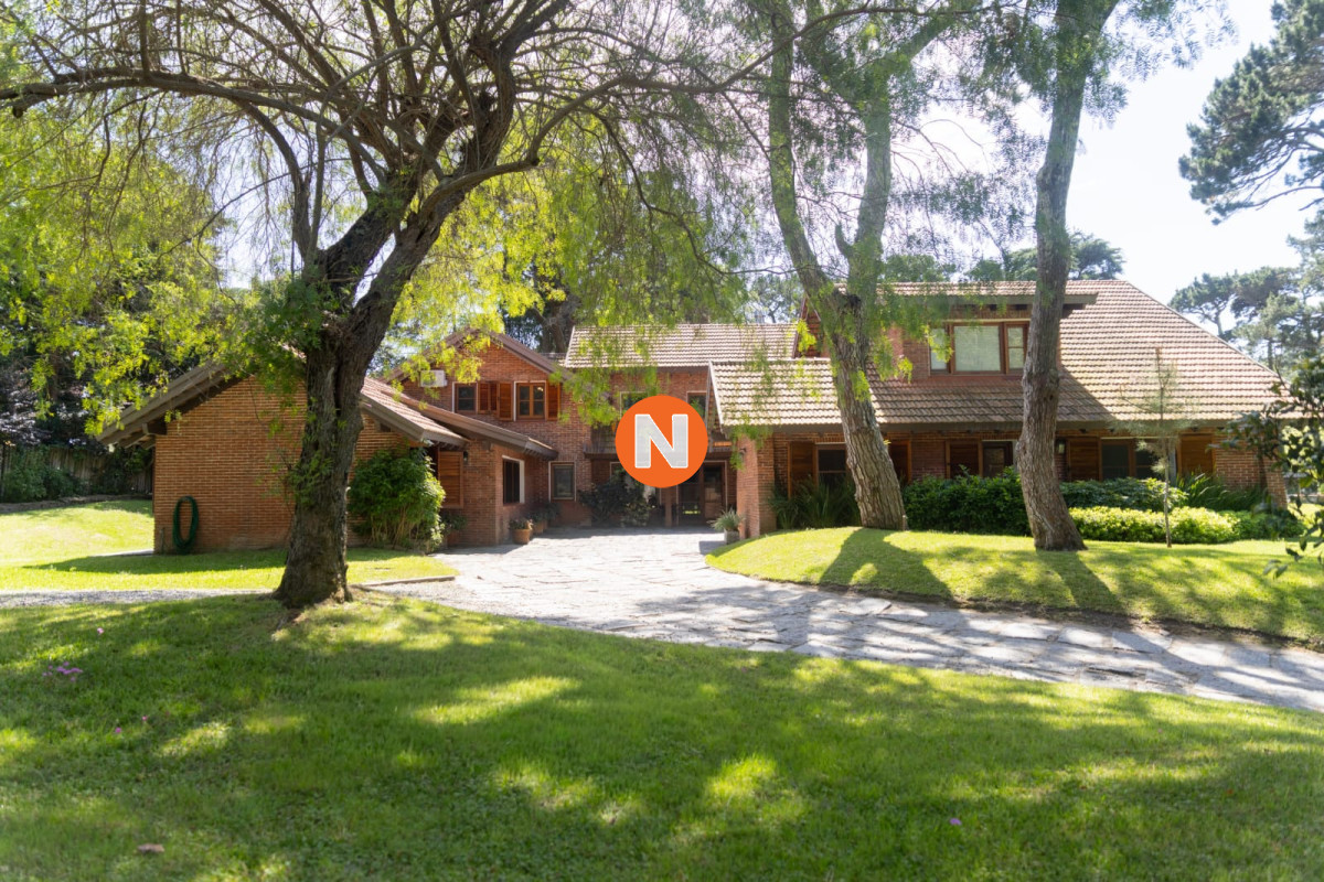 Casa Ref.224077 - Venta de Mansion en el Golf de Punta del Este 