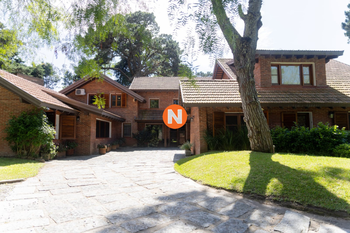 Casa Ref.224077 - Venta de Mansion en el Golf de Punta del Este 