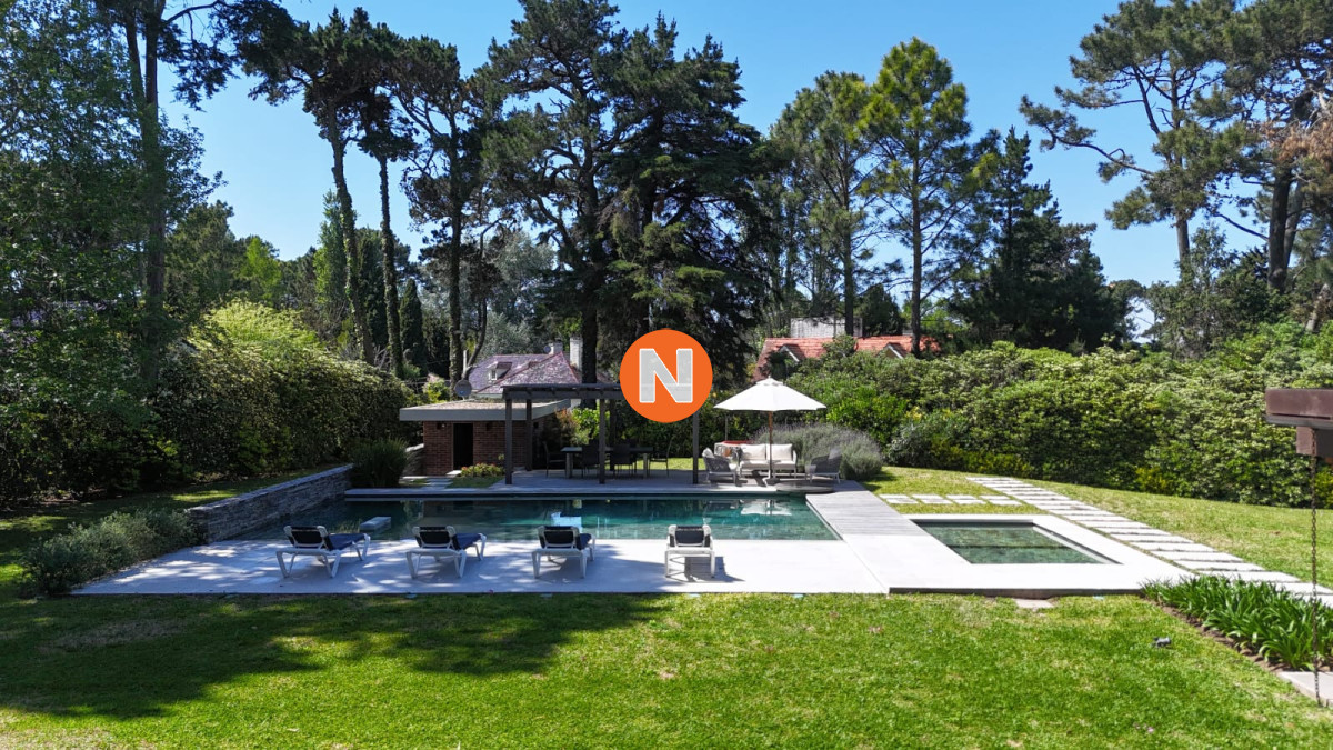 Casa Ref.224077 - Venta de Mansion en el Golf de Punta del Este 