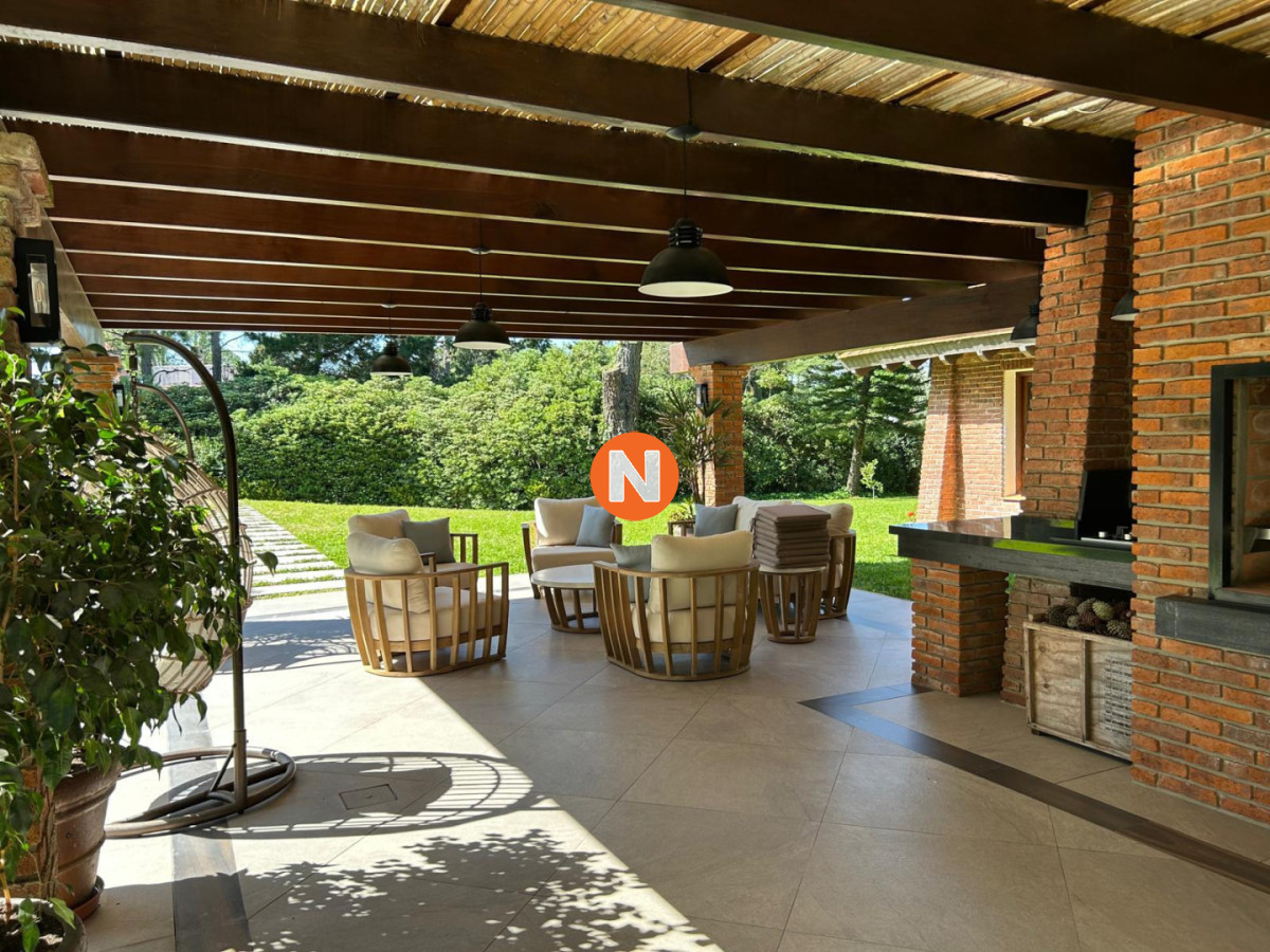 Casa Ref.224077 - Venta de Mansion en el Golf de Punta del Este 