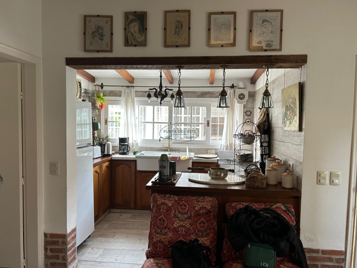 Casa ID.145 - Casa en venta de 2 dormitorios, Pinares, Punta del Este.