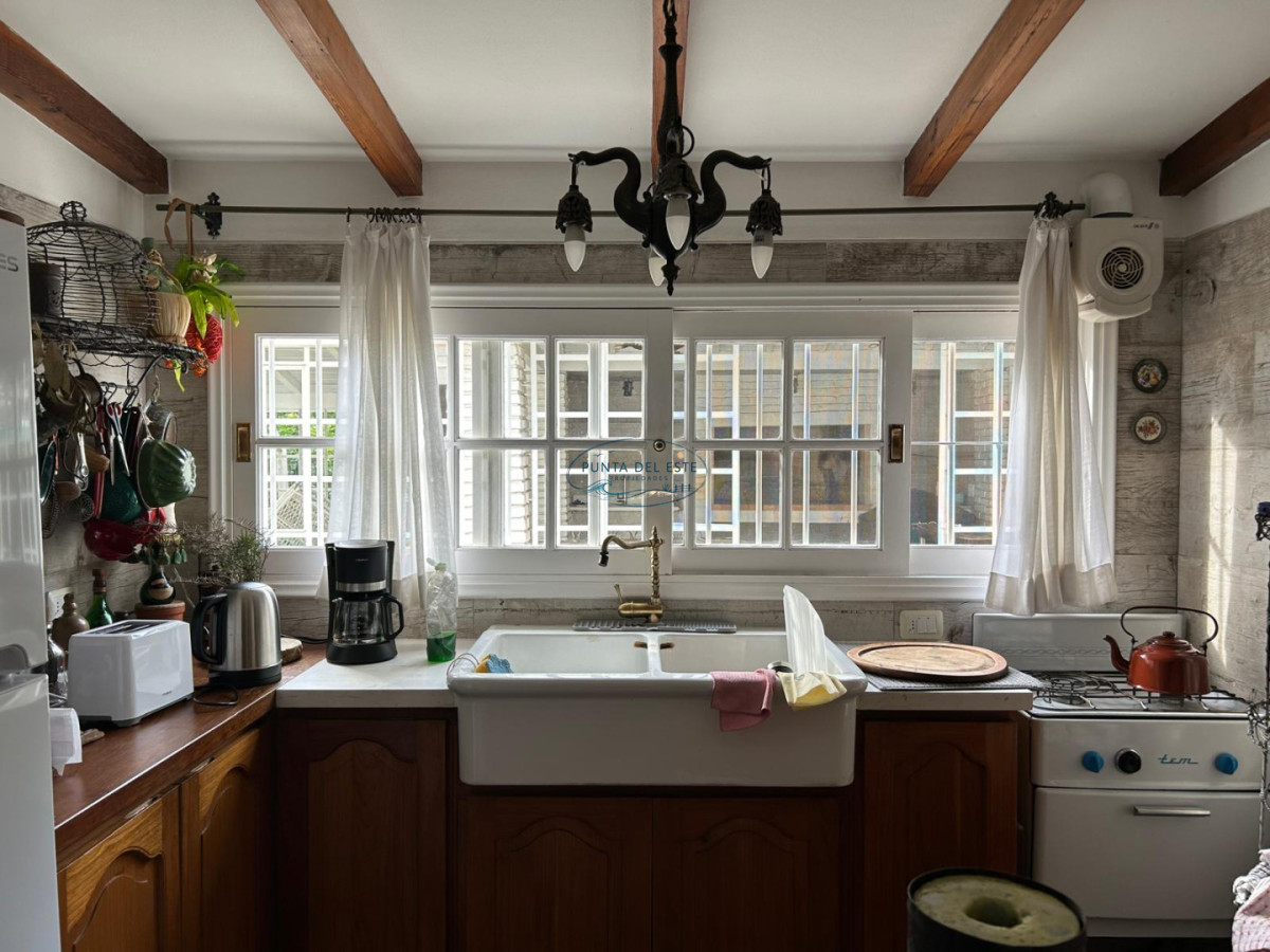 Casa ID.145 - Casa en venta de 2 dormitorios, Pinares, Punta del Este.