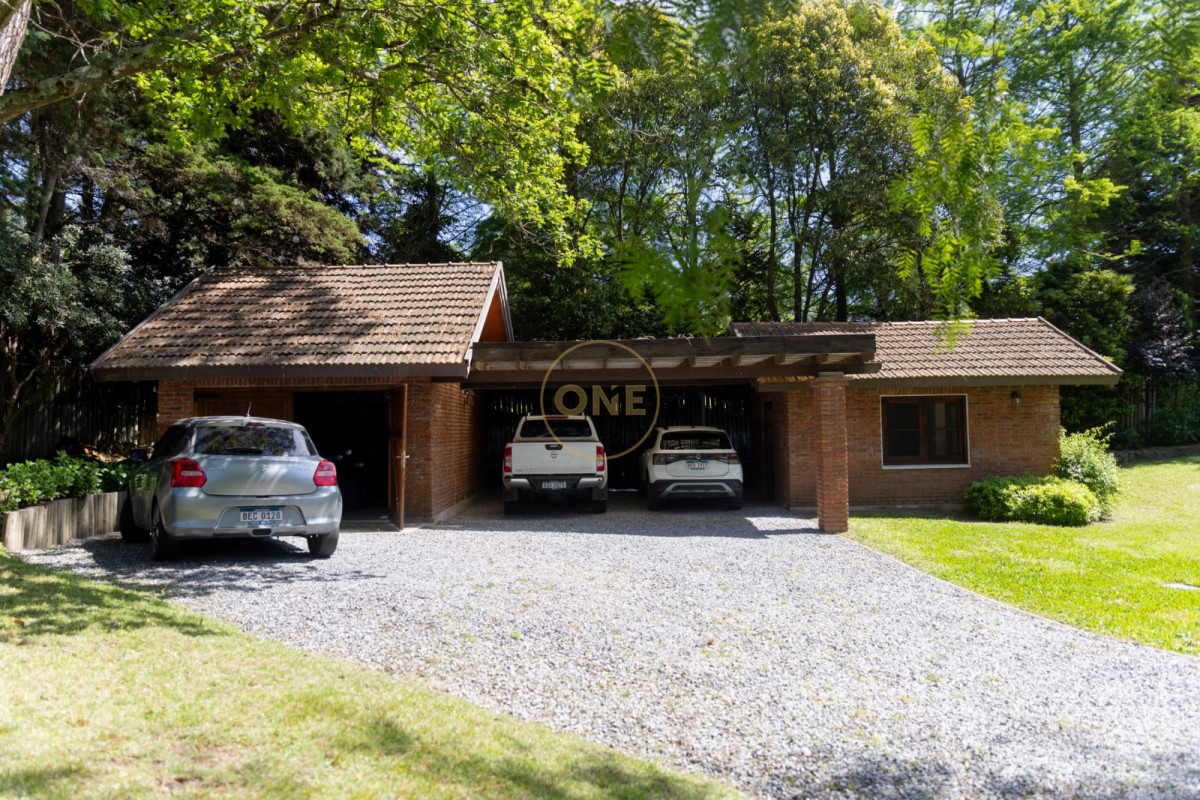 Casa ID.2102 - Venta de Mansion en el Golf de Punta del Este 