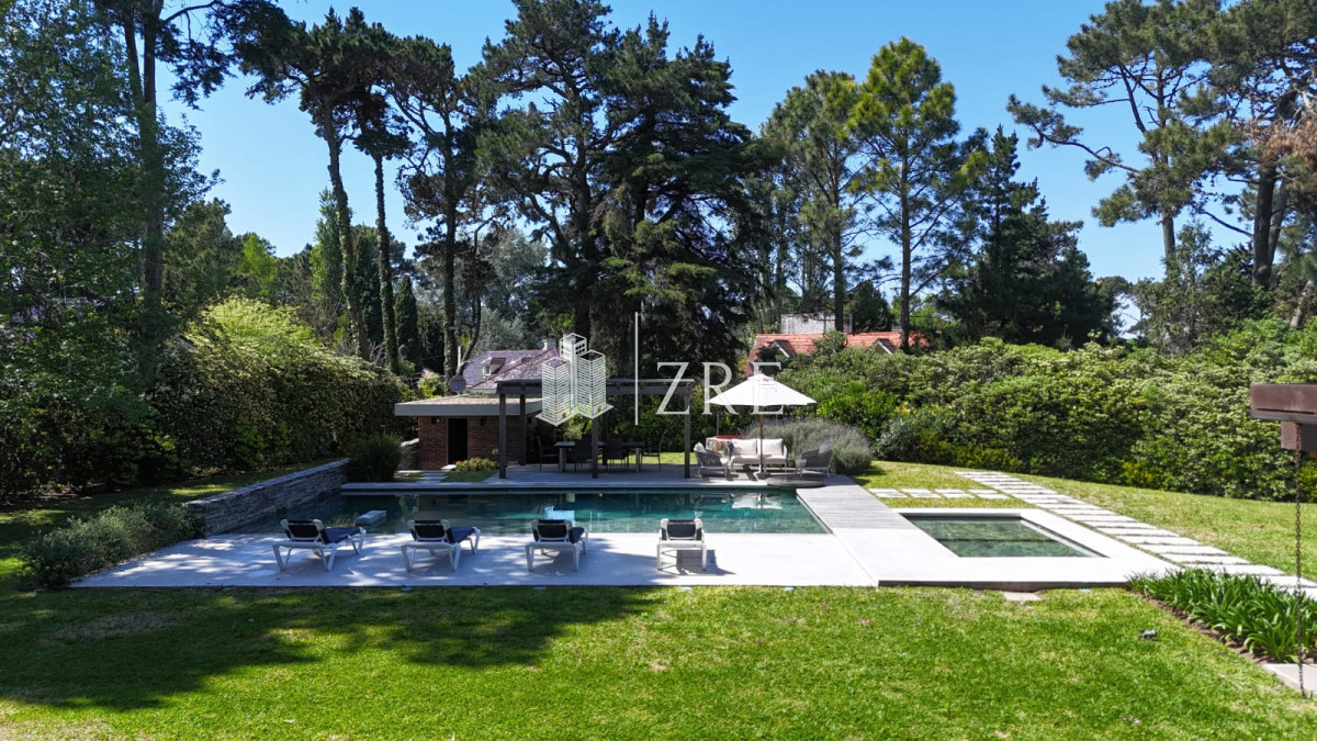 Casa ID.1375 - Venta de Mansion en el Golf de Punta del Este 