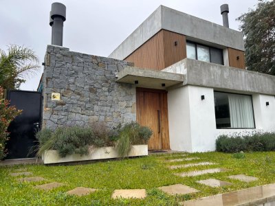 Venta de Casa en Manantiales 
