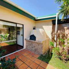 Impecable propiedad a la venta de 4 dormitorios, 3 baños piscina climatizada (P del Este)