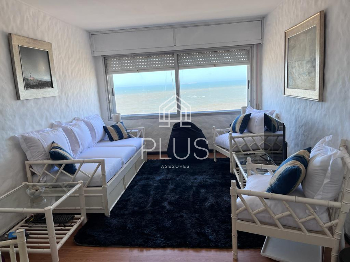 Apartamento ID.417 - Excelente ubicación, vista Brava y Mansa. Piso alto a pasos de todo.