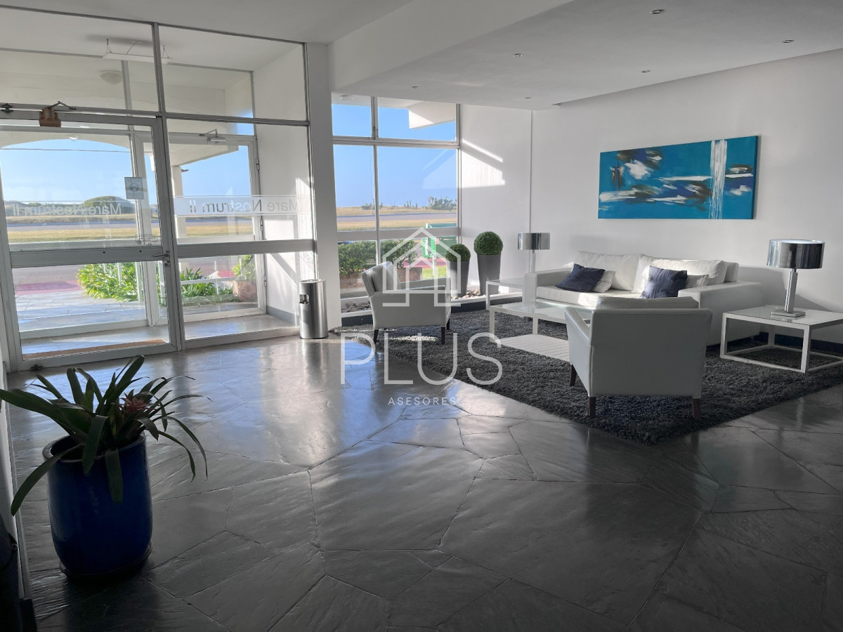 Apartamento ID.417 - Excelente ubicación, vista Brava y Mansa. Piso alto a pasos de todo.