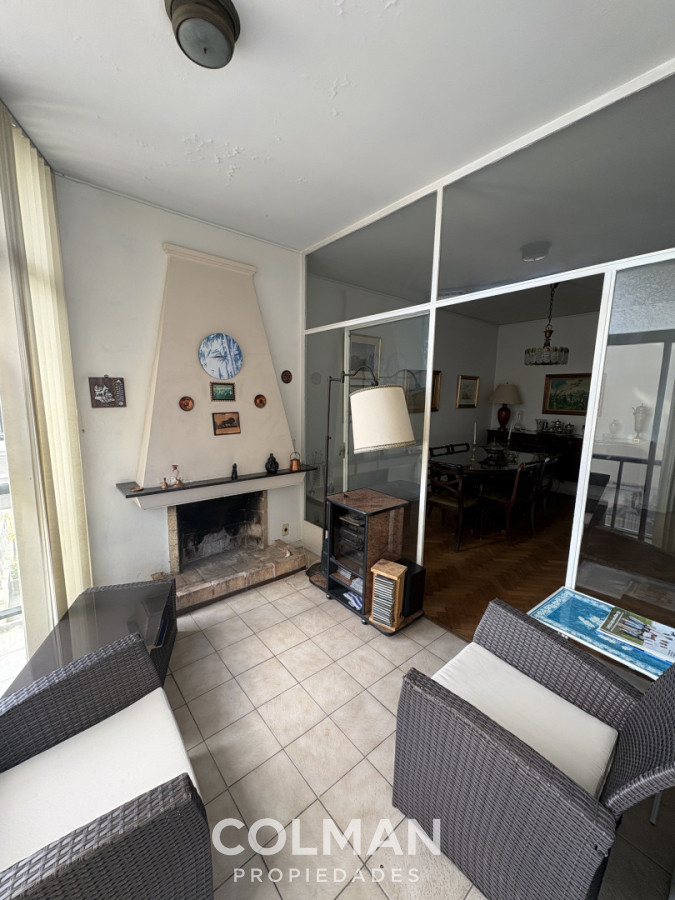 Apartamento ID.433 - Venta Rambla Punta Carretas-  3 Dormitorios mas servicio- Estufa leña- Garage Box- 