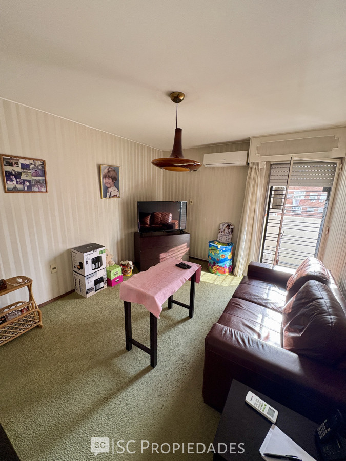 Apartamento ID.418 - VENTA POCITOS- 3 DORMITORIOS MAS SERVICIO-GARAGE FIJO