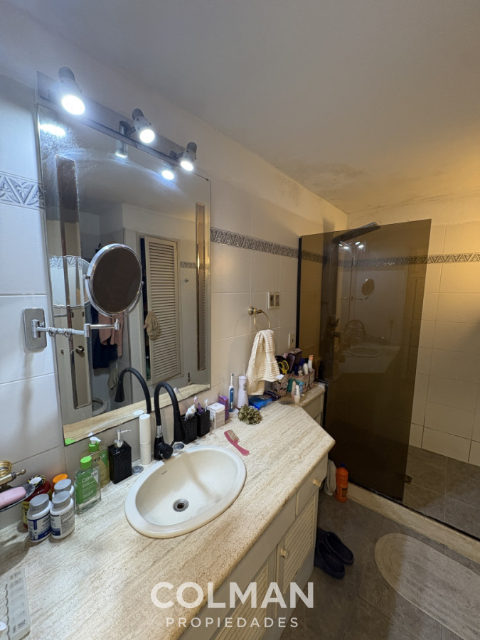 Apartamento ID.427 - Apartamento en venta en Pocitos - 3 dormitorios + servicio | Garaje | Terraza al frente | Muy luminoso