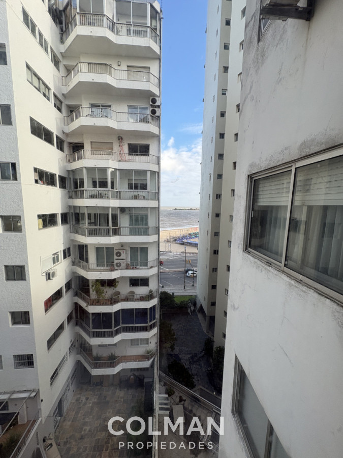 Apartamento ID.427 - Apartamento en venta en Pocitos - 3 dormitorios + servicio | Garaje | Terraza al frente | Muy luminoso