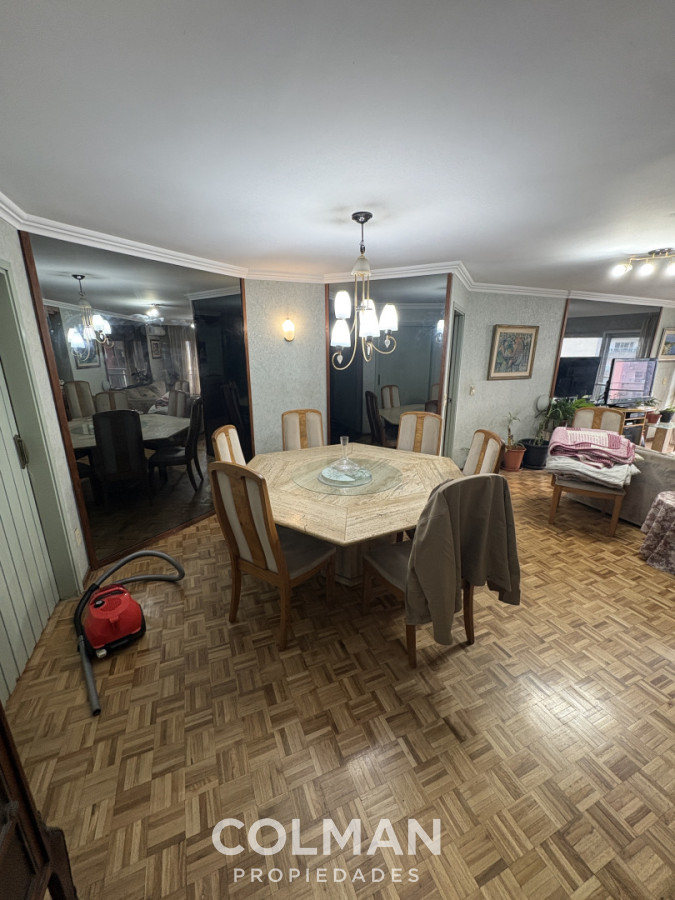 Apartamento ID.427 - Apartamento en venta en Pocitos - 3 dormitorios + servicio | Garaje | Terraza al frente | Muy luminoso