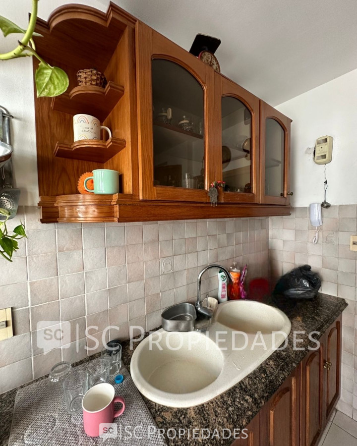 Apartamento ID.402 - Venta apartamento en Pocitos, 4 dormitorios, garage fijo.