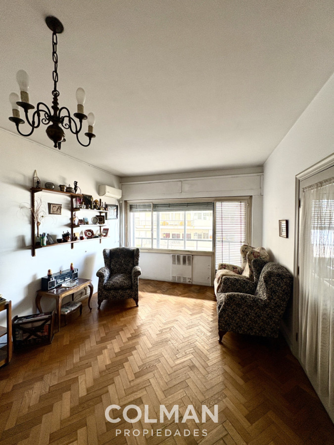 Apartamento ID.433 - Venta Rambla Punta Carretas-  3 Dormitorios mas servicio- Estufa leña- Garage Box- 