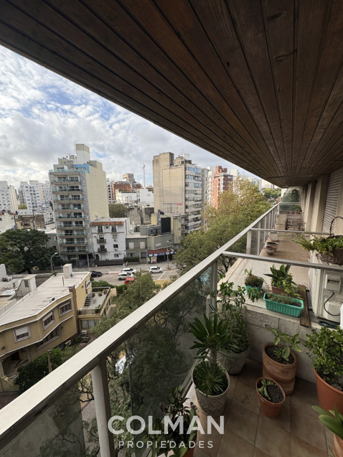 Apartamento ID.427 - Apartamento en venta en Pocitos - 3 dormitorios + servicio | Garaje | Terraza al frente | Muy luminoso