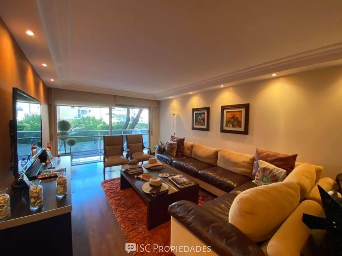 Apartamento ID.387 - Venta Excelente apartamento de categoría Pocitos