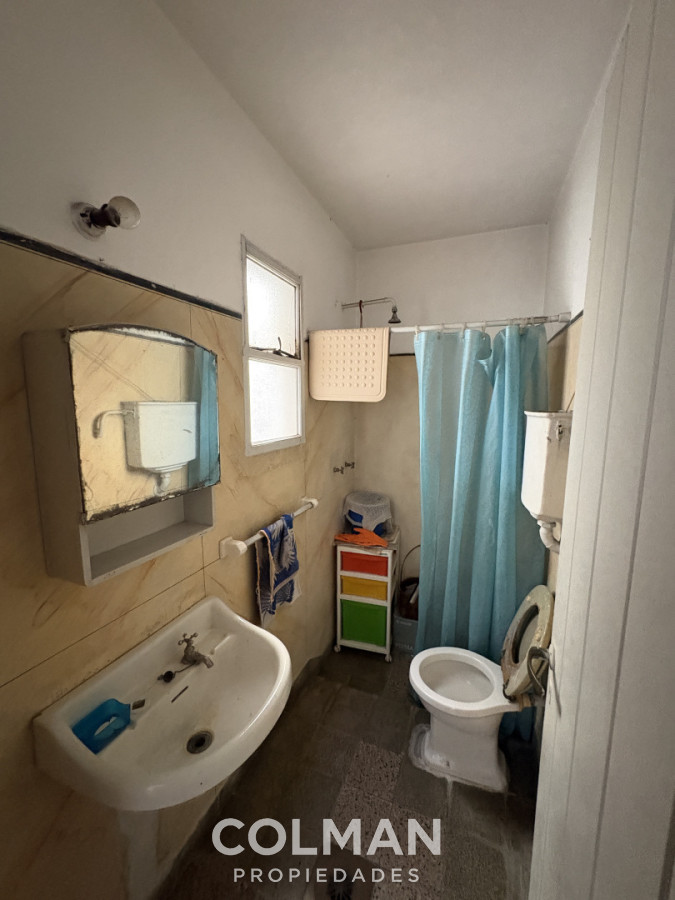 Apartamento ID.433 - Venta Rambla Punta Carretas-  3 Dormitorios mas servicio- Estufa leña- Garage Box- 