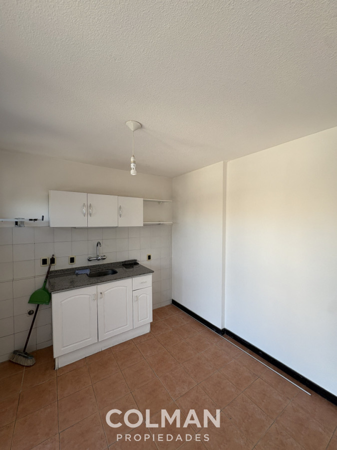 Apartamento ID.430 - Venta Pocitos- 1 dormitorio contrafrente - Garage. 