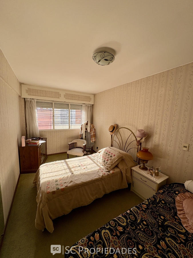 Apartamento ID.418 - VENTA POCITOS- 3 DORMITORIOS MAS SERVICIO-GARAGE FIJO