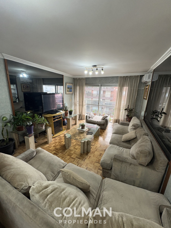 Apartamento ID.427 - Apartamento en venta en Pocitos - 3 dormitorios + servicio | Garaje | Terraza al frente | Muy luminoso